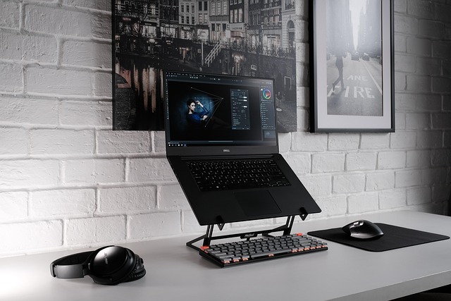 1749778994380985.jpg laptop-6332543_640.jpg